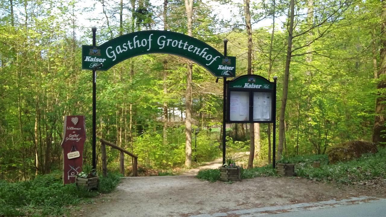 Gasthof Grottenhof Hotel Neuhaus an der Pegnitz ภายนอก รูปภาพ